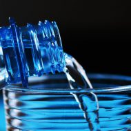 Hoeveel water moet je drinken tijdens een hittegolf?
