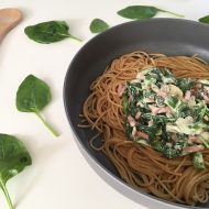 Volkoren spaghetti met spinazie en spekreepjes