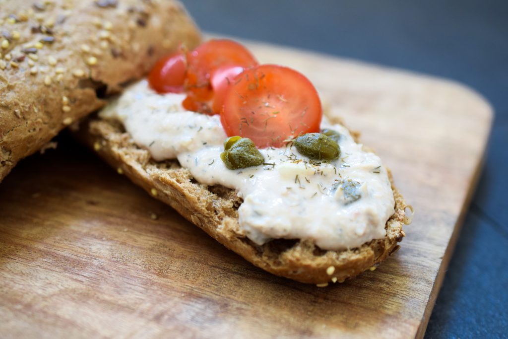 zelfgemaakte zalmsalade voor op brood