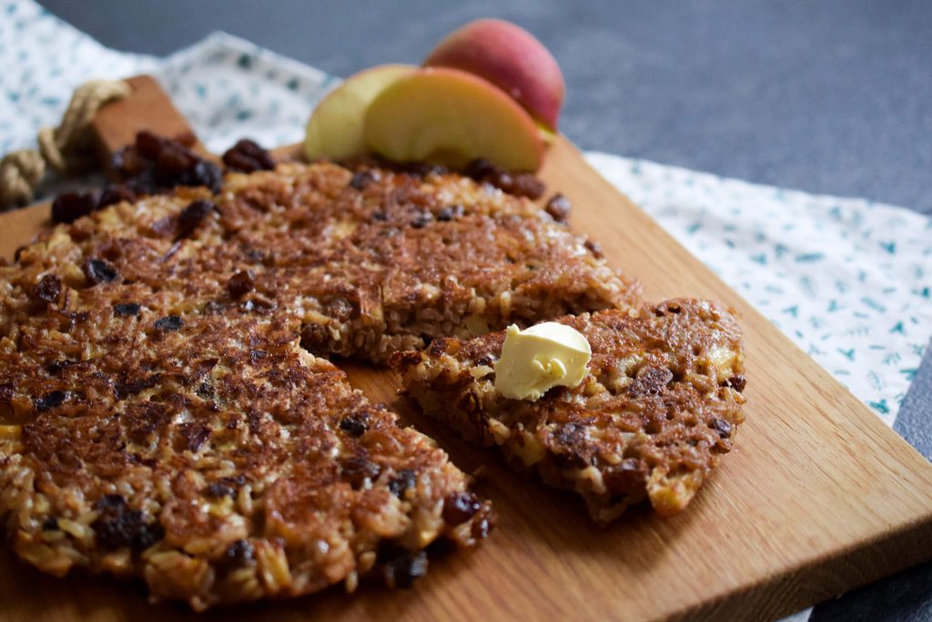 Rijstkoek met appel en kaneel