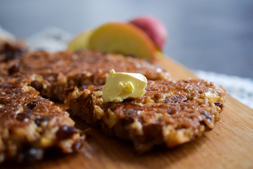 Rijstkoek met appel en kaneel