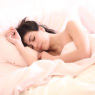 Zwanger op je buik slapen – mag dat wel?